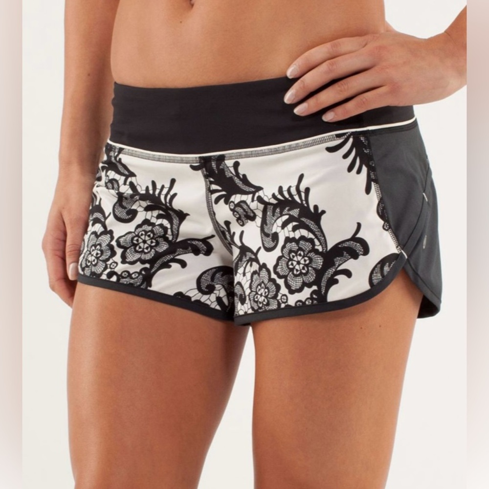 Run Speed Short Size 6 Laceoflage Polar Cream/Black NWT